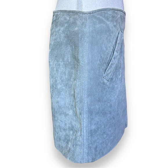 Blank NYC Gray Suede Leather Mini Skirt Pockets Lined Zipper Back london fog - Picture 5 of 10